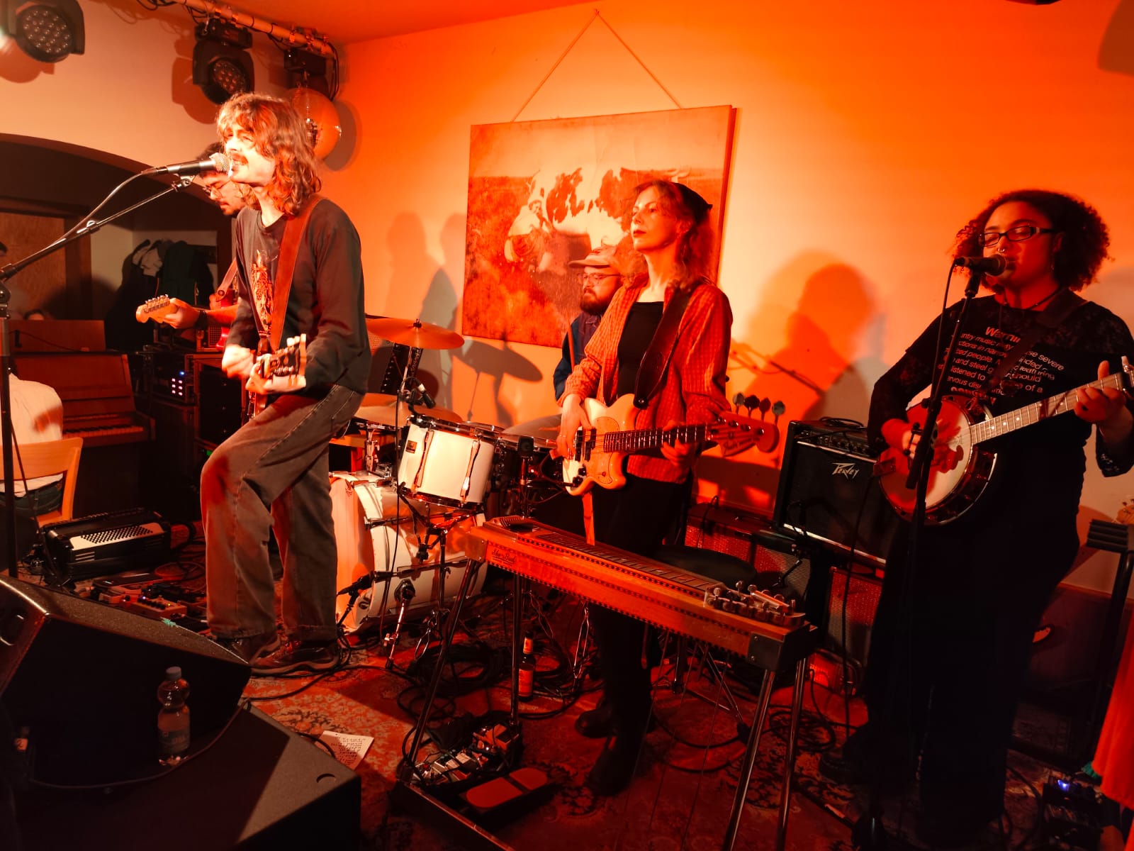 BrownHorse2025-10-31HaldernPopBarGermany (3).jpg